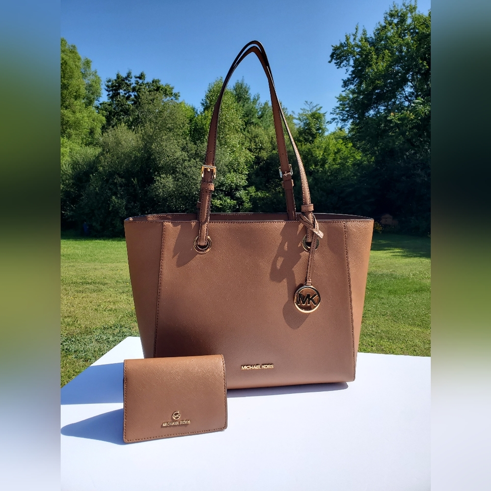 NWT Michael tote bag + Matching Michael Kors Wallet.